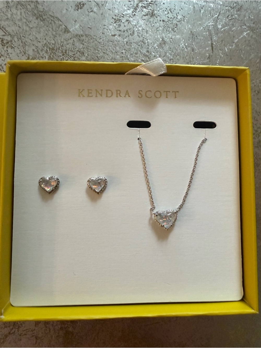 NIB Kendra Scott Silver opal heart Pendant Necklace and Stud Earrings Set.dainty